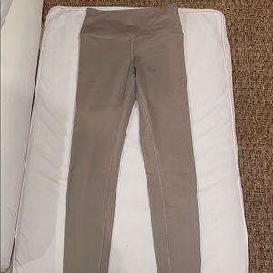 Alo Yoga Airbrush legging in sand